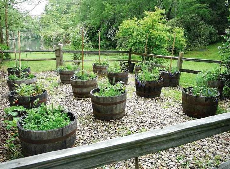 Garden decorations made of wood wine barrel 14