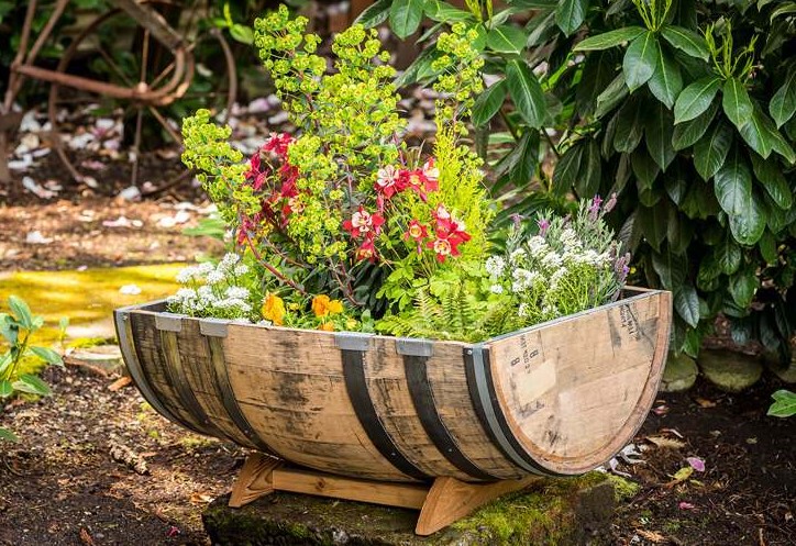 Garden decorations made of wood wine barrel 21